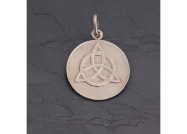 Médaille Triquetra en argent patiné 22 mm | Pattrice