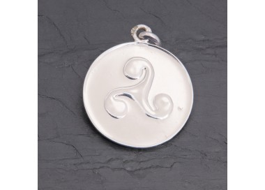 Médaille Triskell en argent rhodié gravée main | Pattrice