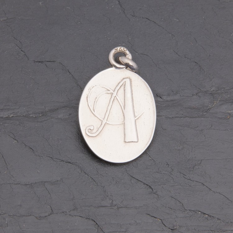 Médaille initiale A ovale en argent patiné rhodié | Pattrice
