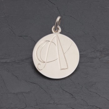 Médaille initiale A en argent rhodié gravée main | Pattrice