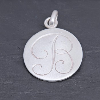 Médaille initiale B en argent satiné gravée main | Pattrice