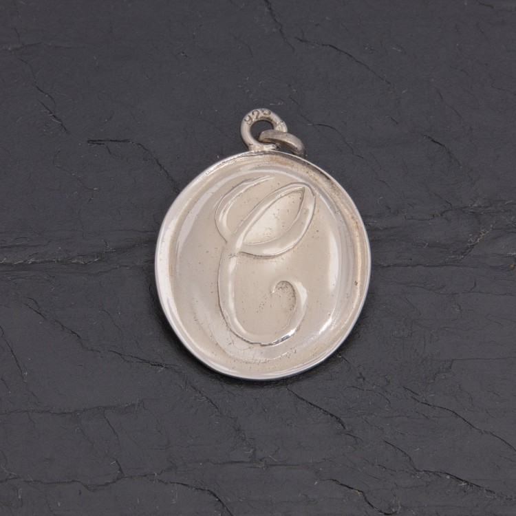 Médaille initiale C ovale en argent rhodié | Pattrice