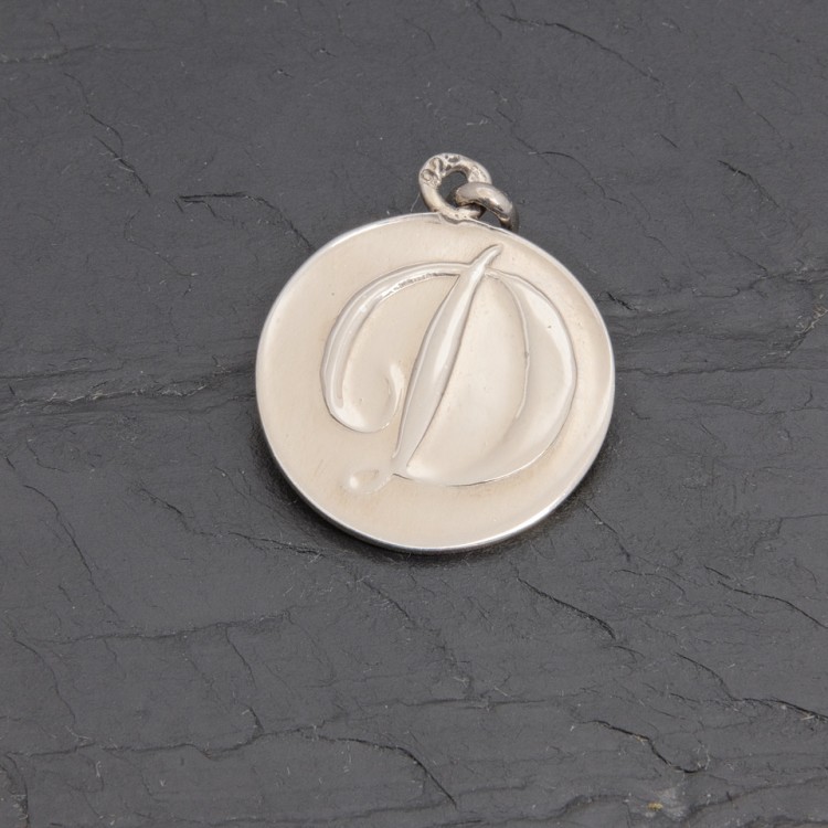 Médaille initiale D en argent patiné rhodié 20 mm | Pattrice