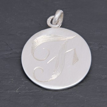 Médaille initiale F à traits en argent satiné | Pattrice