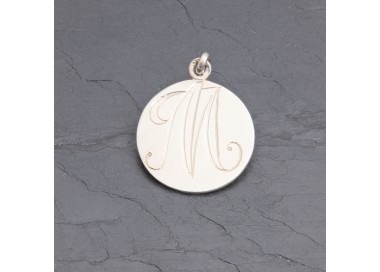 Médaille initiale M en argent rhodié gravée main | Pattrice