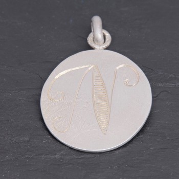Médaille initiale N à traits en argent satiné | Pattrice