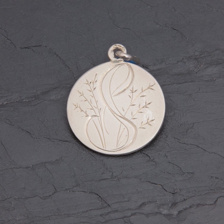 Médaille initiale S fleurie en argent rhodié | Pattrice