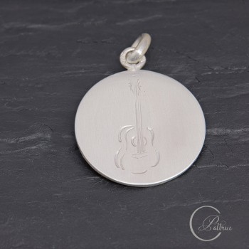 Médaille Guitare sèche en argent gravée main | Pattrice