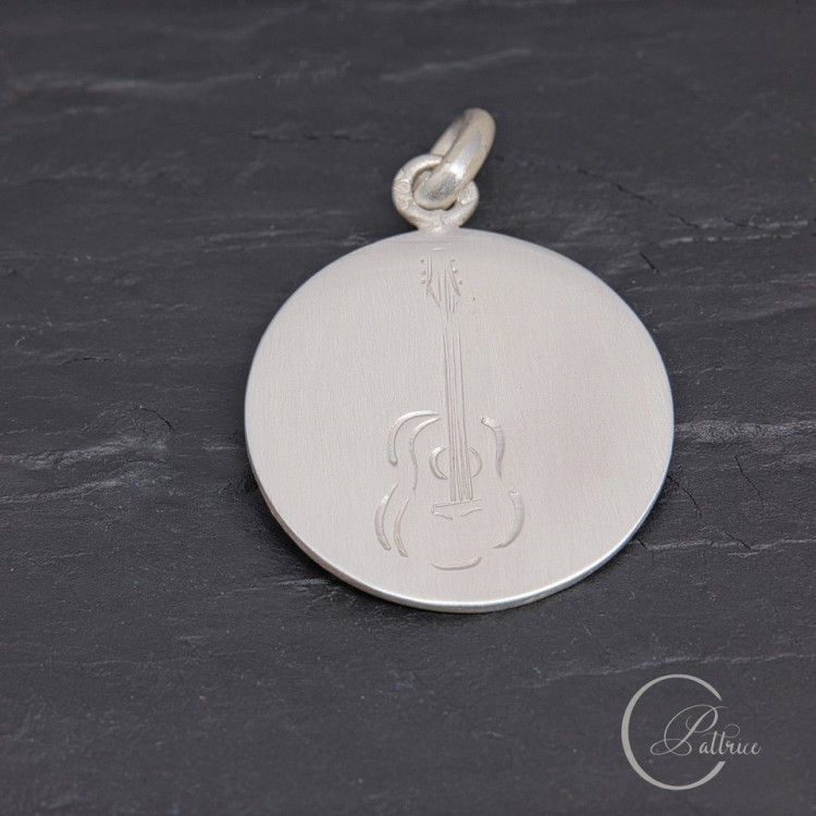 Médaille Guitare sèche en argent gravée main | Pattrice