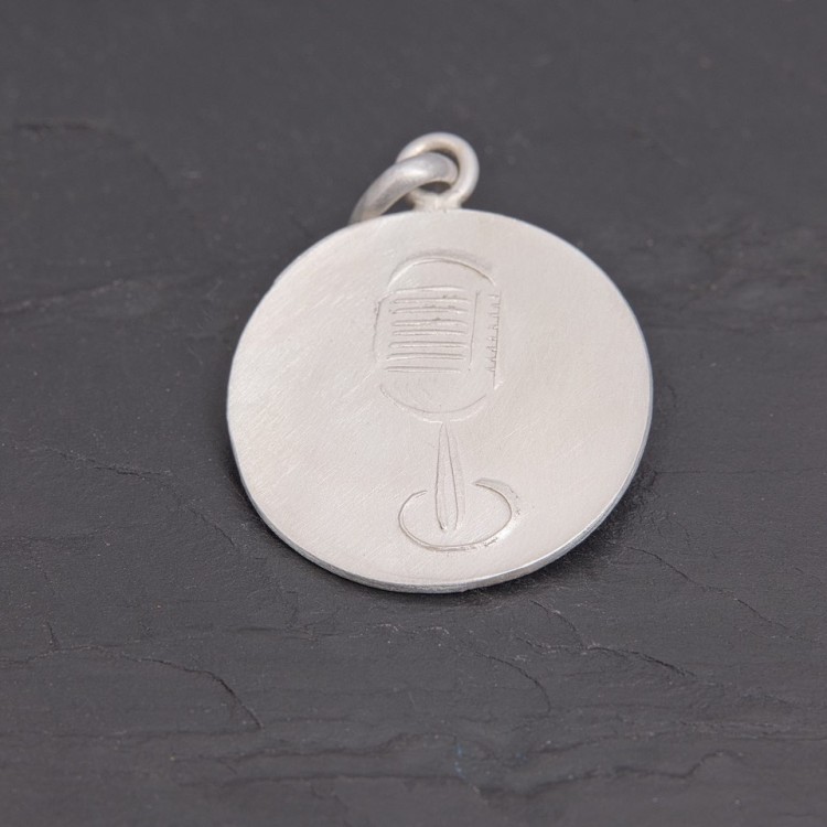 Médaille Micro en argent satiné gravée main | Pattrice
