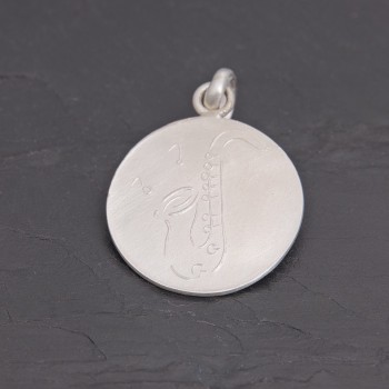 Médaille Saxophone en argent satiné gravée main | Pattrice