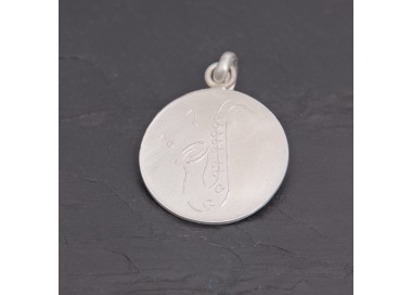 Médaille Saxophone en argent satiné gravée main | Pattrice