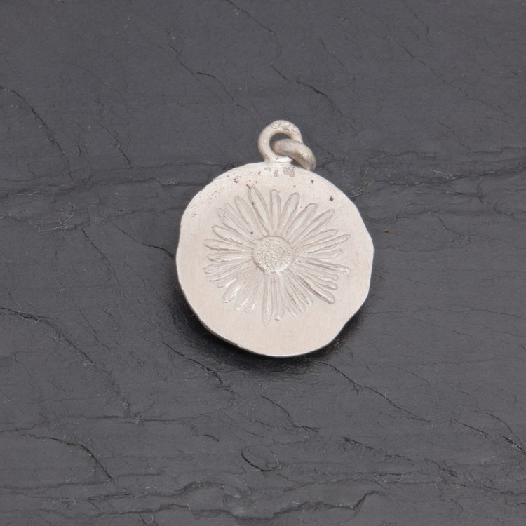 Médaille Marguerite en argent antique gravée main | Pattrice