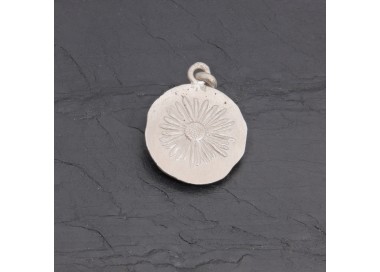 Médaille Marguerite en argent antique gravée main | Pattrice
