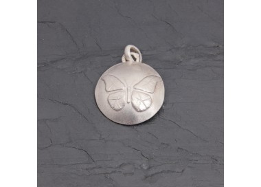 Médaille Papillon en argent satiné gravée main | Pattrice