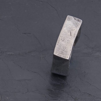 Chevalière en titane brut faite main | Pattrice