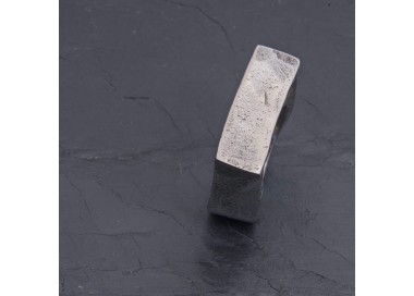 Chevalière en titane brut faite main | Pattrice